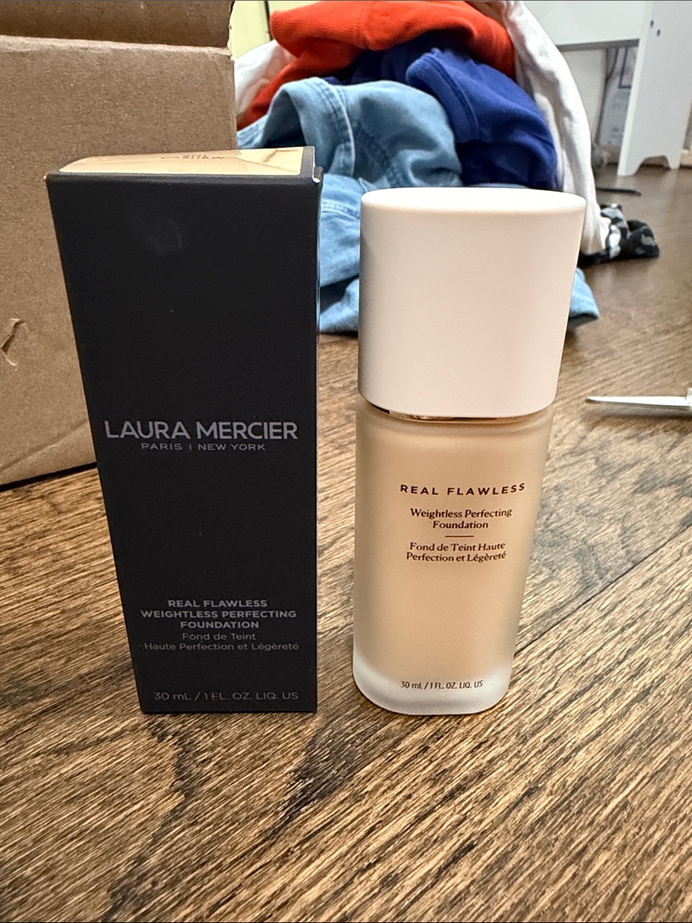 laura mercier Real Flawless Foundation - Light Beige Bottle